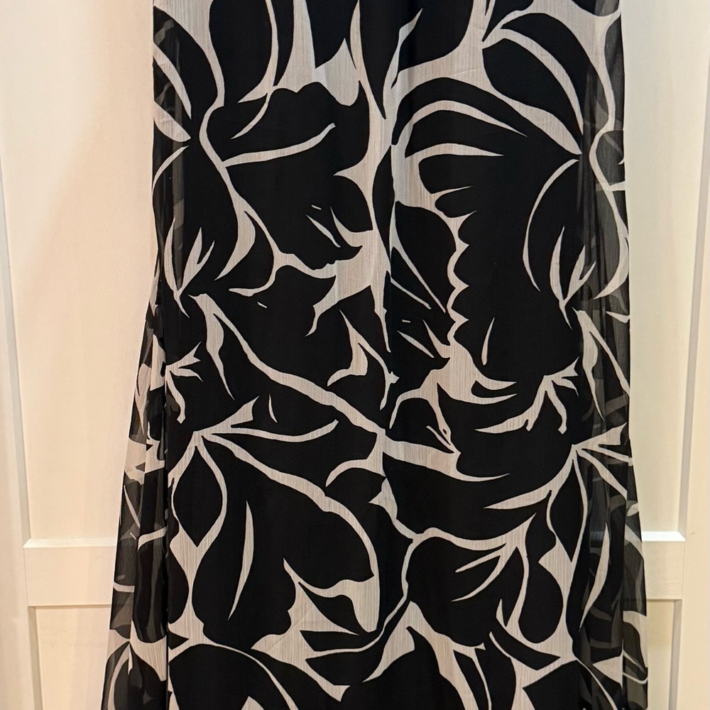 VENUS Black and White Floral Dress